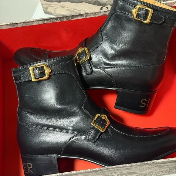 Gucci Boots with Artwork Box & Dusters - Picture 12 of 17